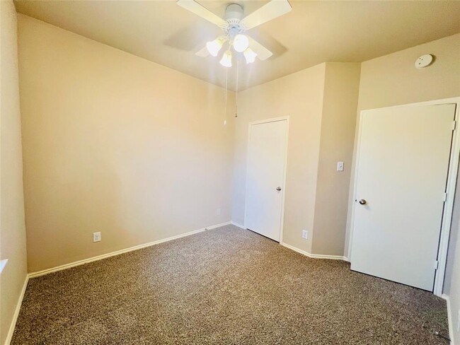 Building Photo - 15042 Silhouette Ridge Dr