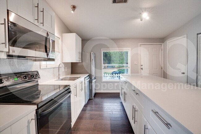 Building Photo - 5712 Hudson St