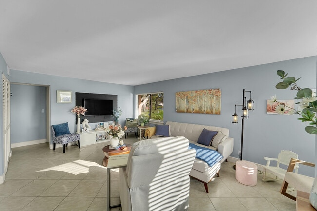 Building Photo - 261 Wimbledon Lakes Dr