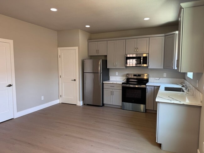 Building Photo - New Downtown Construction 650 Sqft. 1 Bedroom 1 Bathroom 2nd Floor Unit for Leaase.