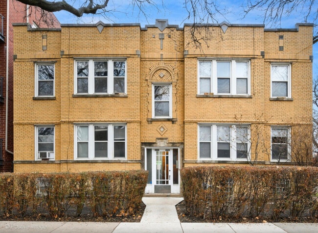 Primary Photo - 3700 W Cornelia Ave