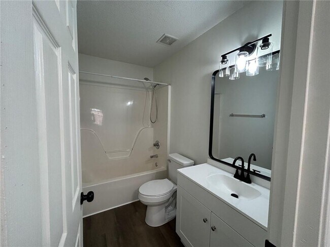 Building Photo - 112 Cluster Oaks Ct