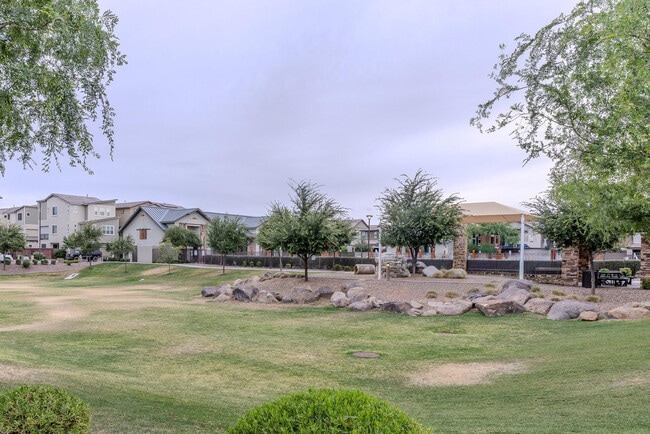 Building Photo - 1064 S Sunset Dr