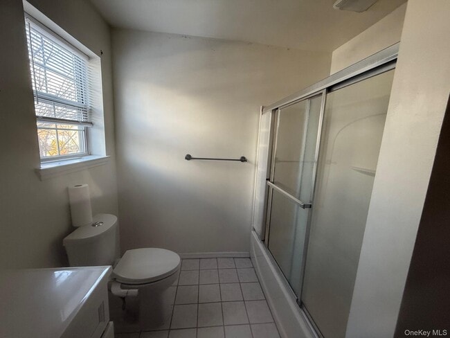 Building Photo - 10 Kensington Way