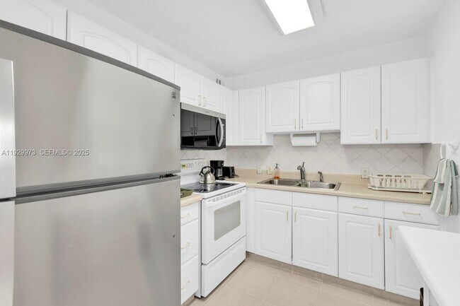 Building Photo - 130 Brighton Dr