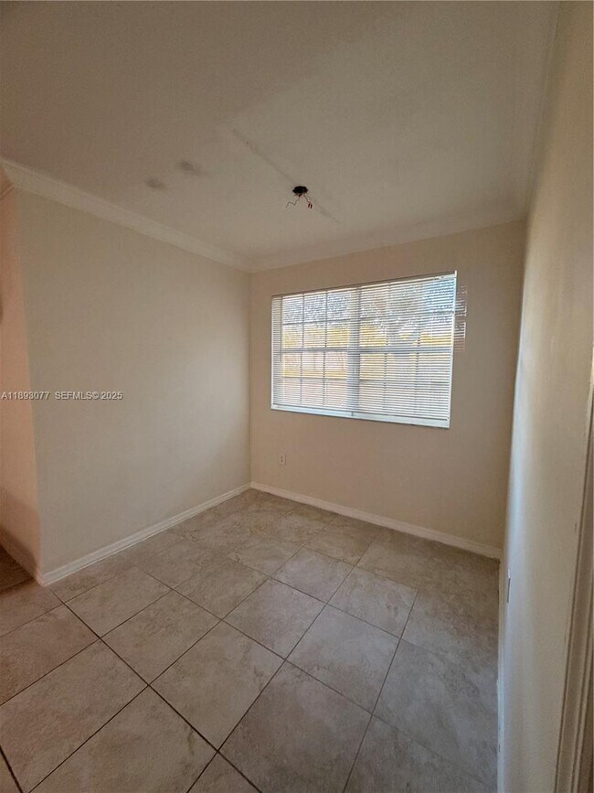 Building Photo - 151 SW 117th Ave