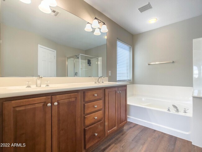 Building Photo - 2622 W Florentine Rd