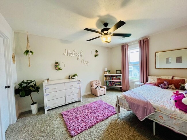 Building Photo - Georgous Large Open Floor Plan Home with Easy Commute to Nashville