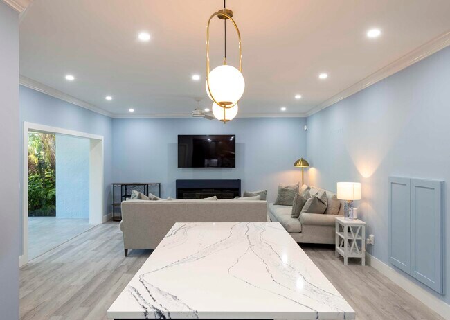 Building Photo - 4501 Fairway Dr N