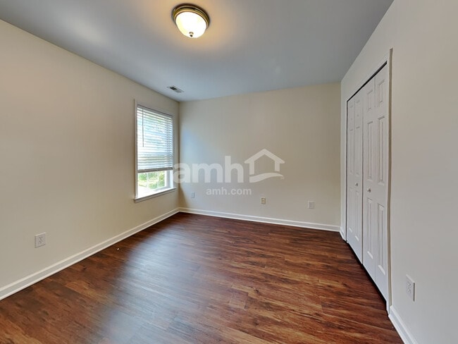 Building Photo - 341 Surrywood Dr