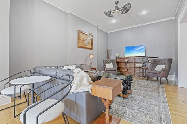 Building Photo - 550 E Town St