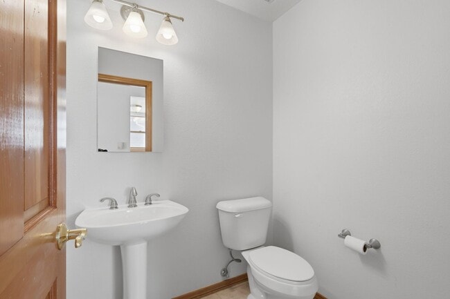 Building Photo - 4 Bed 2.5 Bath Home in Plum Creek of Castle Rock