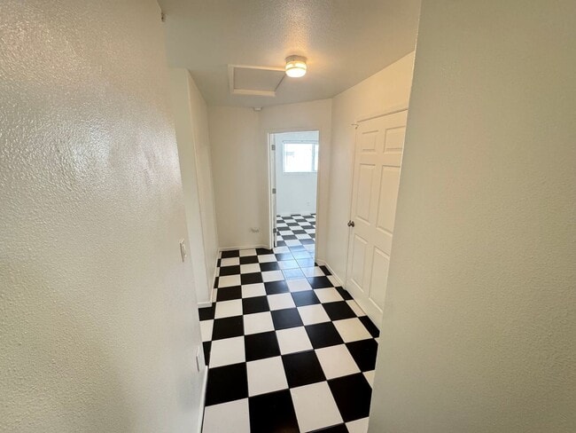 Building Photo - 647 Newport Ave