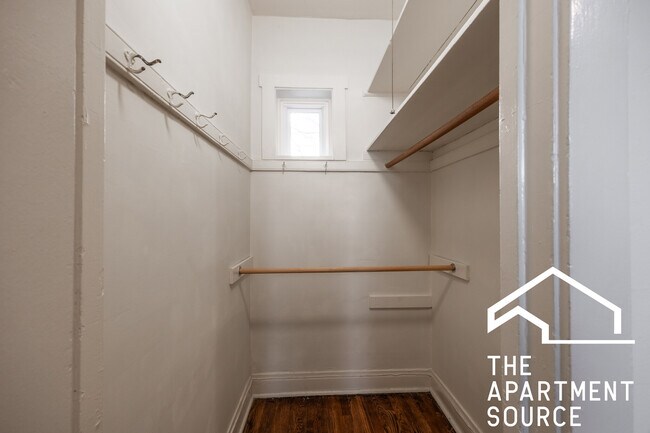 Building Photo - 1432 W Jonquil Terrace