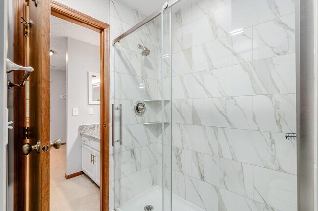 Building Photo - 5841 Elmbridge Ln