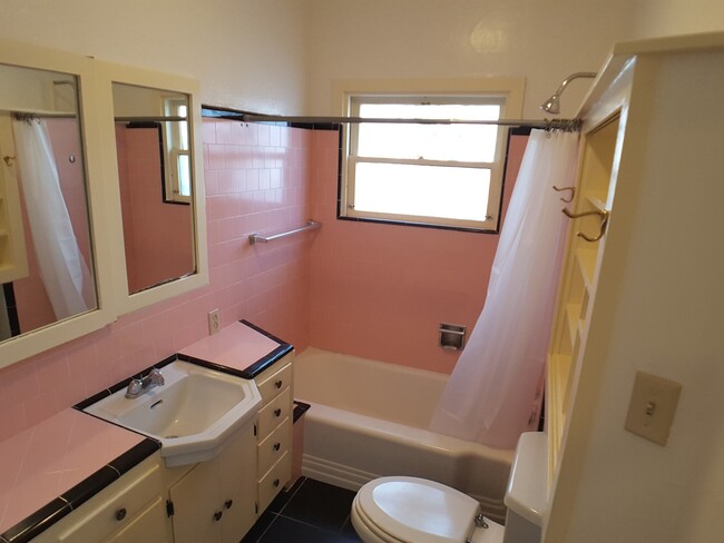 Building Photo - Beautiful 4 bedroom property near CSUC and...
