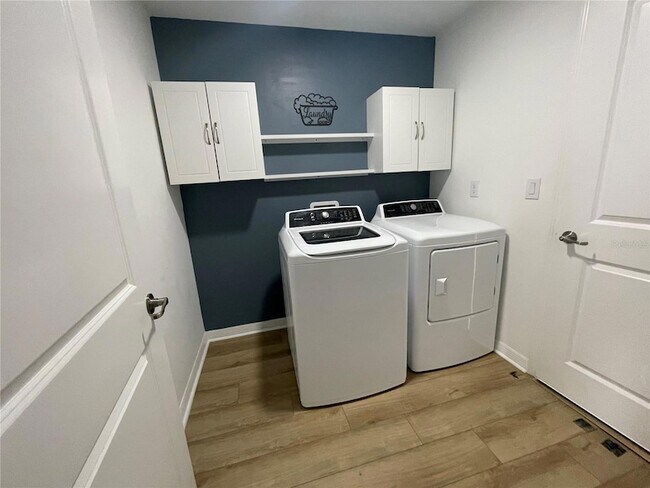 Building Photo - 112 Oakwood Ct