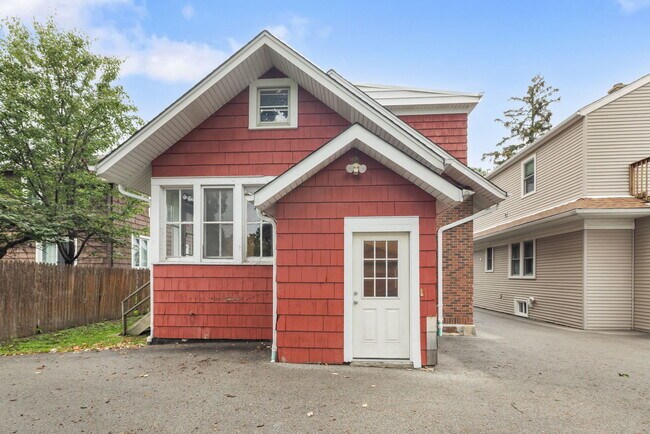 Building Photo - 217 Highwood Ave