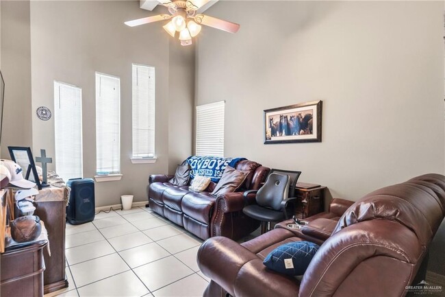 Building Photo - 19 Canela Ave