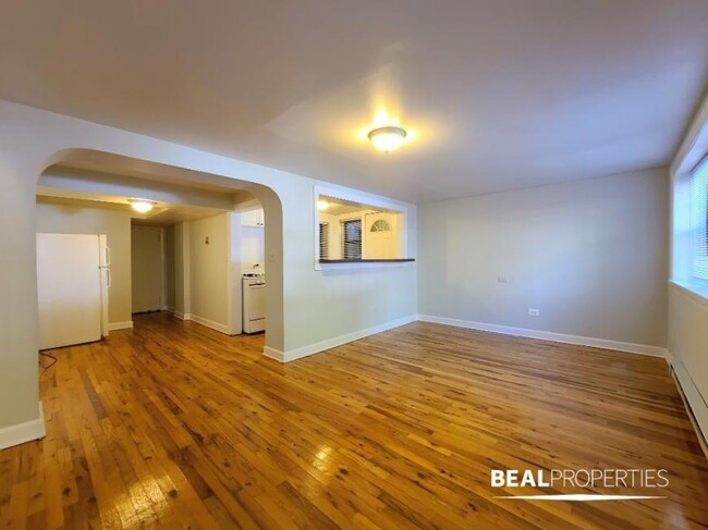 Building Photo - 1 bedroom in CHICAGO IL 60657