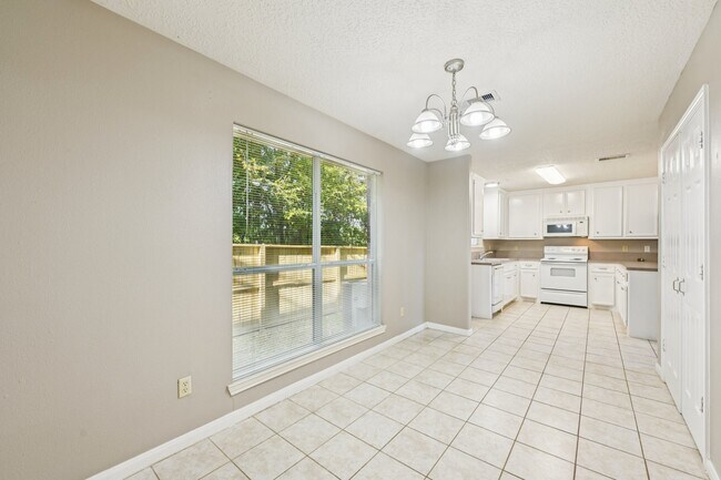 Building Photo - 100 Westpark Dr