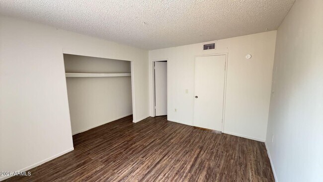 Building Photo - 4418 N 53rd Ln