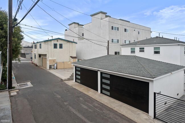 Building Photo - 2 br, 2.5 bath Townhome - 427 Manhattan Av...