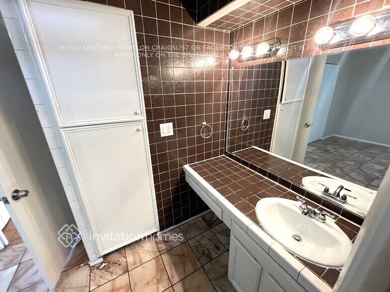 Building Photo - 4342 W Encanto Blvd