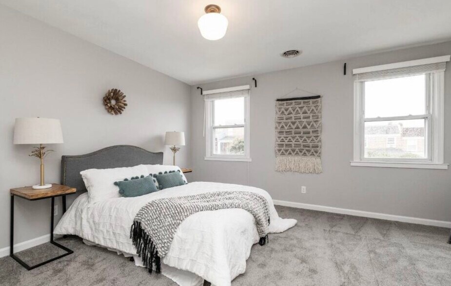 Primary bedroom - 1330 W 37th St