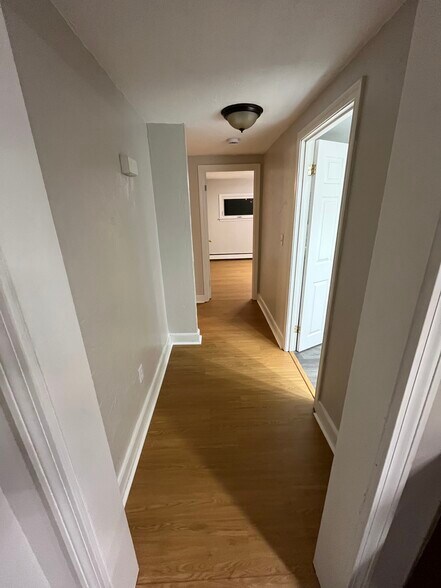 Building Photo - 24 Ash St