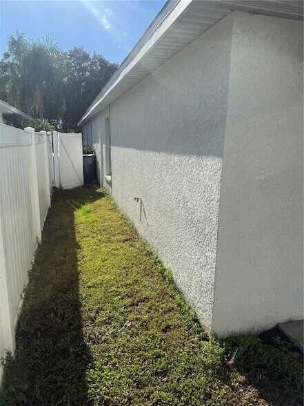 Building Photo - 11422 Crestlake Village Dr