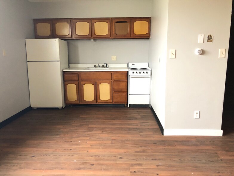 Building Photo - 1913 W 1st St