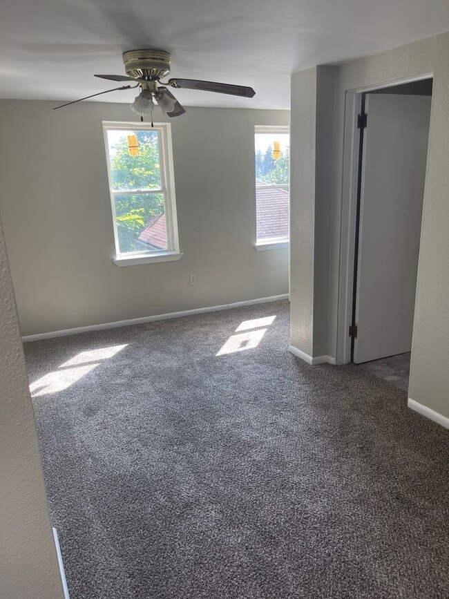 Building Photo - 1034 Chelton Ave