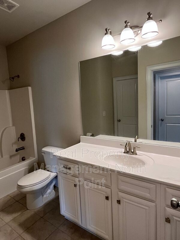 Building Photo - 184 Gray Trl