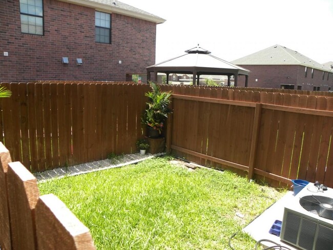 Building Photo - Shary Landing Apartments
