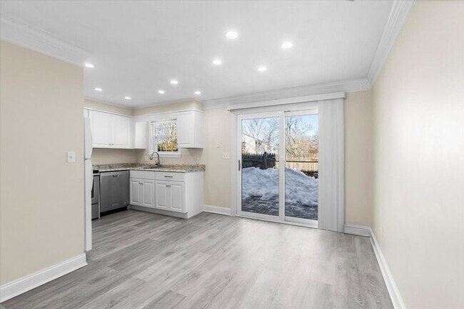 Building Photo - 8 Captain Cook Ln