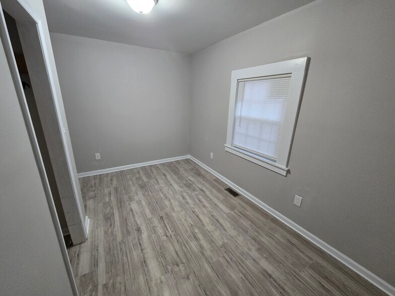 Bedroom 2 - 160 W Seaview Ave