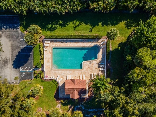 Building Photo - 9841 Las Casas Dr