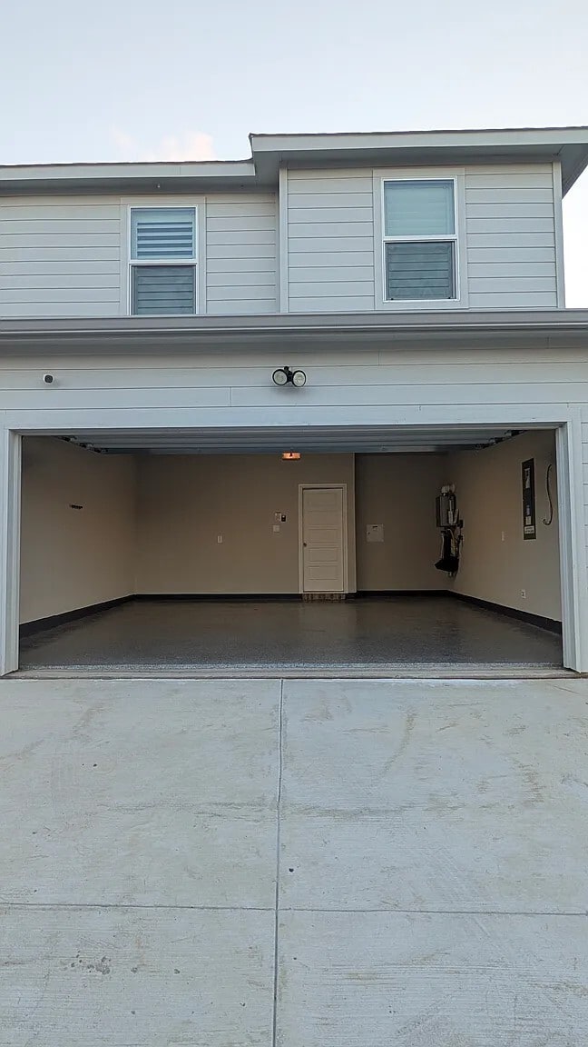 2 car garage - 3417 Lake District Ln