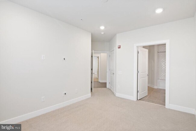 Building Photo - 2907 Bleeker St