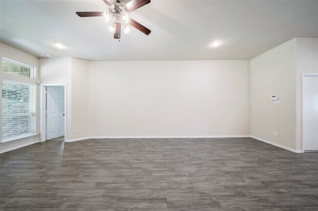 Building Photo - 3227 Fairhaven Ln