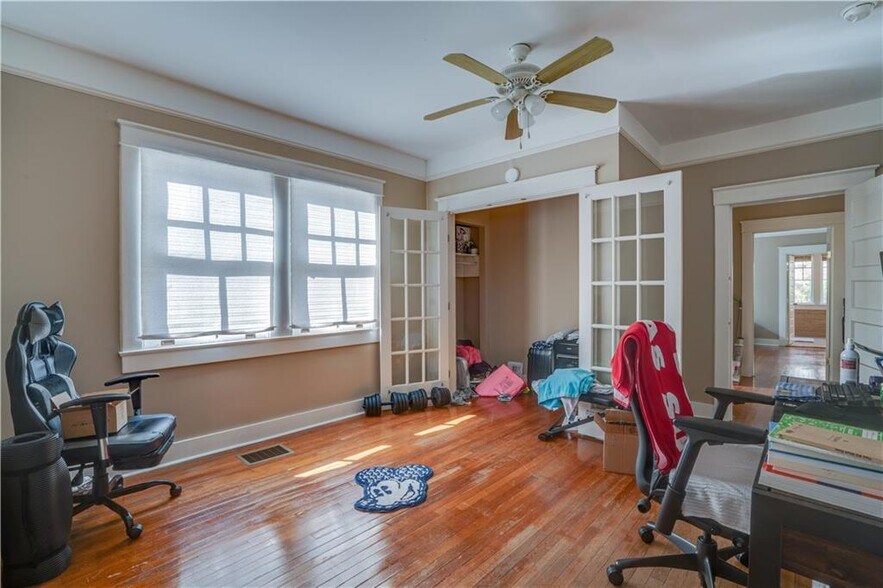 Building Photo - 8010 S Claiborne Ave
