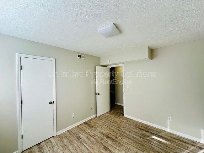 Building Photo - 213 Sunn Aire Ct