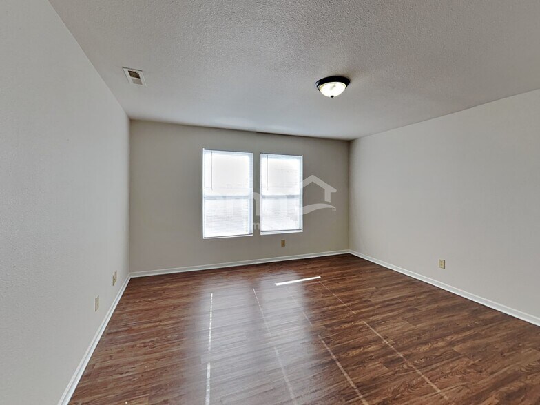 Building Photo - 8459 Wanda Lake Dr