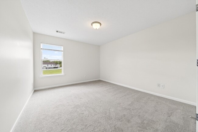 Building Photo - 183 Vintage Cir