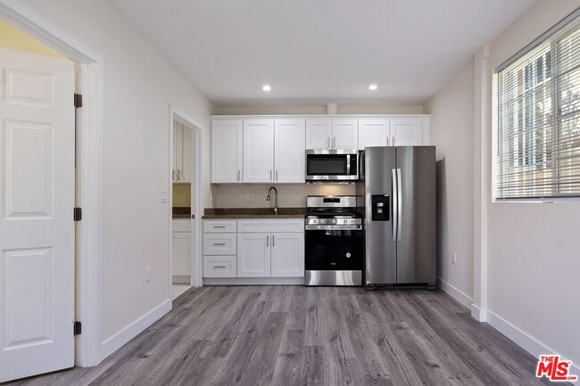 Building Photo - 2149 Glendon Ave