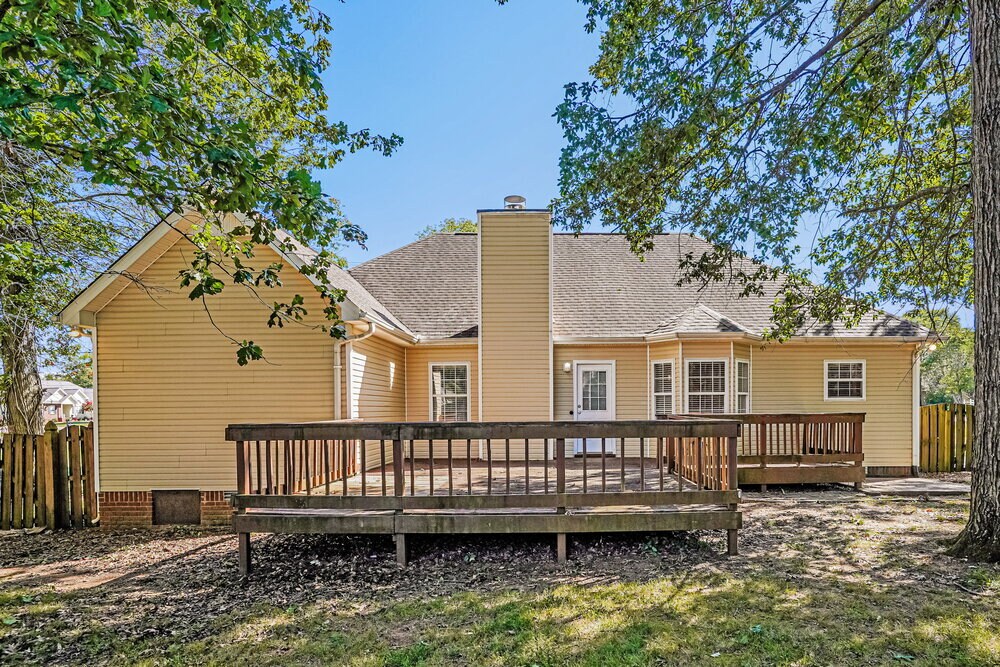 Building Photo - 318 Gatewood Dr