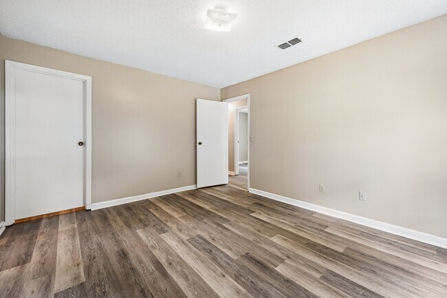 Building Photo - 1091 Boone Ave