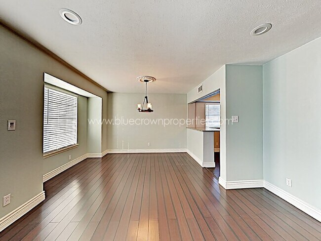 Building Photo - 8476 Sweetwood Dr