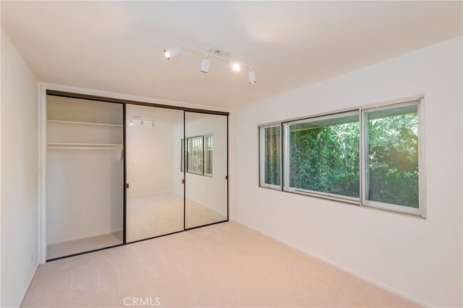 Building Photo - 13104 Magnolia Blvd